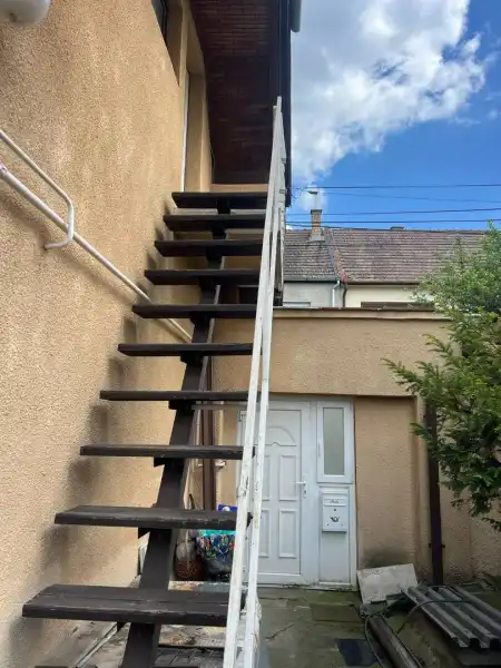 eladó családi ház, Vác