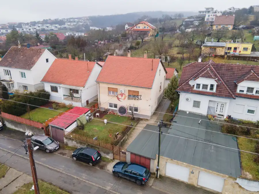 eladó családi ház, Vác