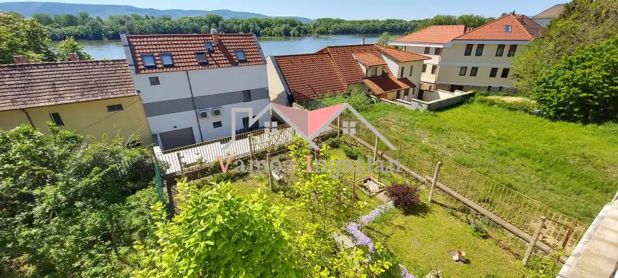 eladó családi ház, Vác