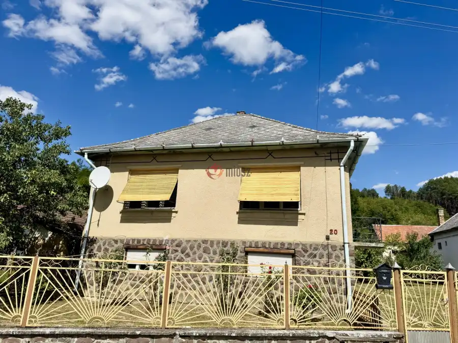 eladó családi ház, Váraszó