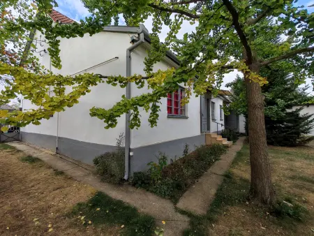 eladó családi ház, Versend