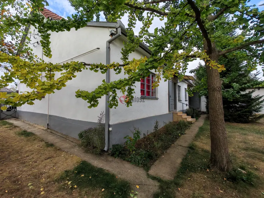 eladó családi ház, Versend