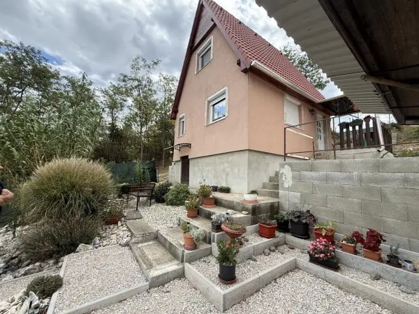Eladó családi ház, Vértesszőlős 2 szoba 42 m² 39.9 M Ft