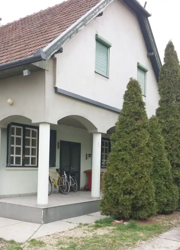 Eladó családi ház, Vésztő 5 szoba 194 m² 25 M Ft