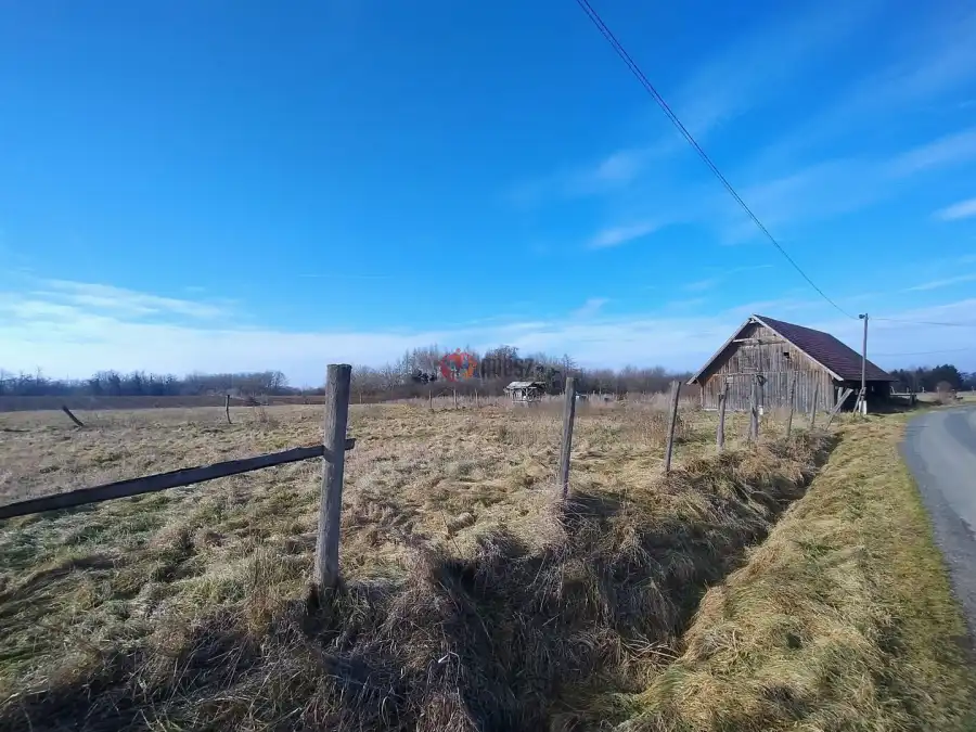 eladó  Építési telek, Ivánc