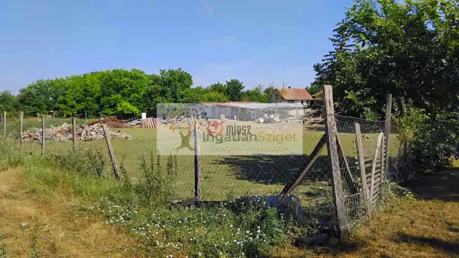 eladó  Építési telek, Makád