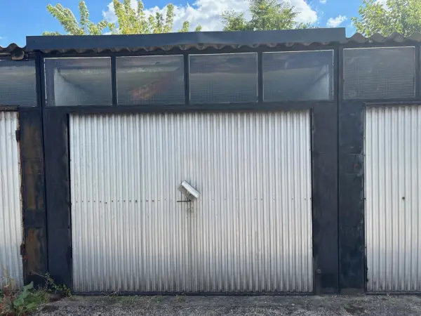 Eladó garázs, Tata 16 m² 8.5 M Ft