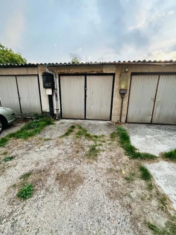 Eladó garázs, Tata 32 m² 16.9 M Ft