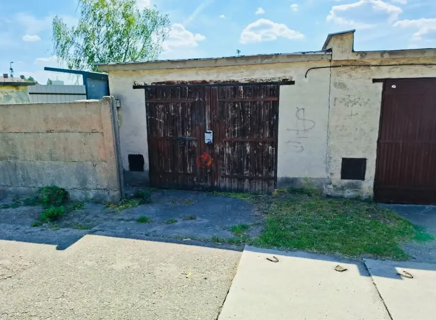 eladó garázs, Tatabánya