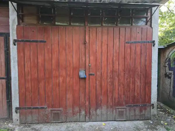 Eladó garázs, Vác 16 m² 7.5 M Ft