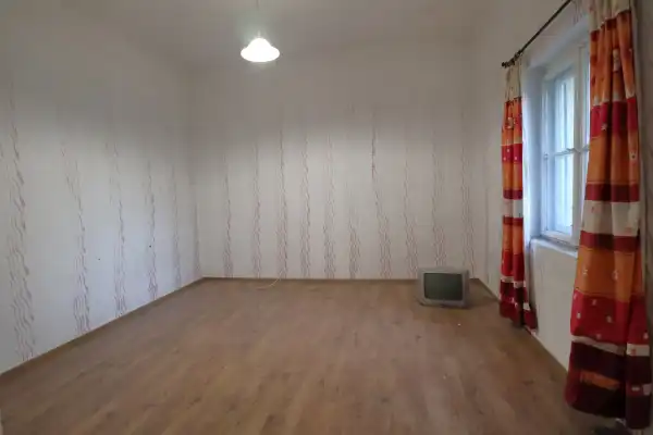 Eladó házrész, Ópusztaszer 1 szoba 40 m² 9.9 M Ft