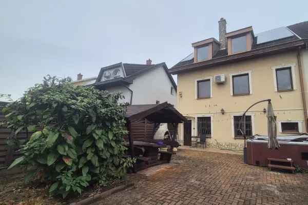 Eladó ikerház, Debrecen 6 szoba 240 m² 139 M Ft