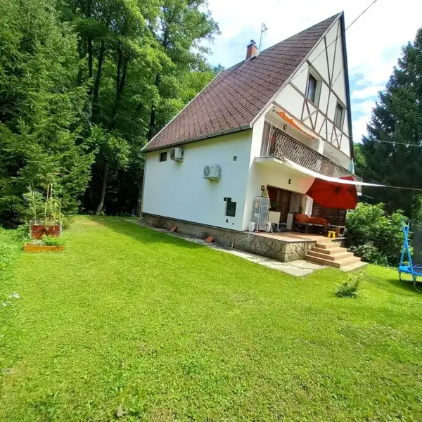 Eladó ikerház, Kismaros 3+2 szoba 84 m² 59 M Ft