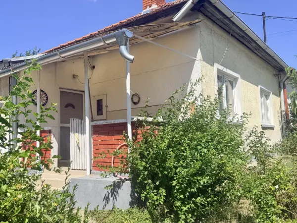 Eladó ikerház, Oroszlány 3 szoba 67 m² 56.6 M Ft