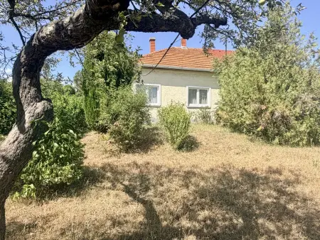 eladó ikerház, Oroszlány