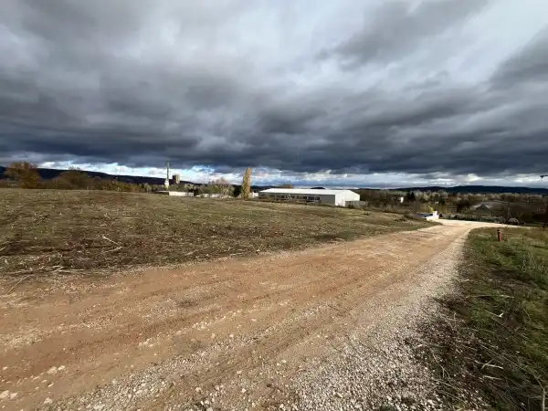 Eladó Ipari és kereskedelmi telek, Tatabánya 6030 m² 57.5 M Ft