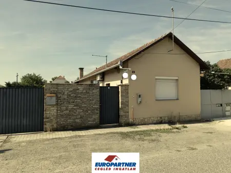 eladó ipari ingatlan, Cegléd