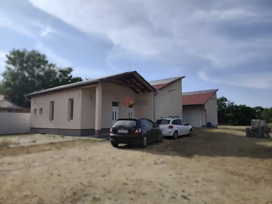 eladó ipari ingatlan, Dánszentmiklós