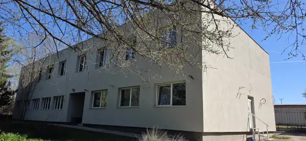 Eladó ipari ingatlan, Dunaújváros 1052 m² 339 M Ft