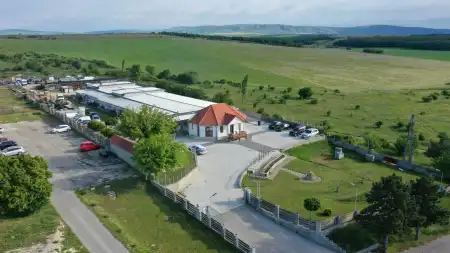 eladó ipari ingatlan, Hajmáskér