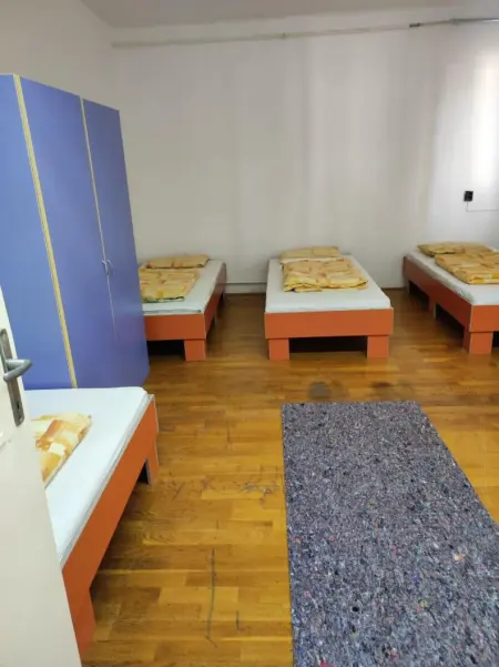eladó ipari ingatlan, Oroszlány