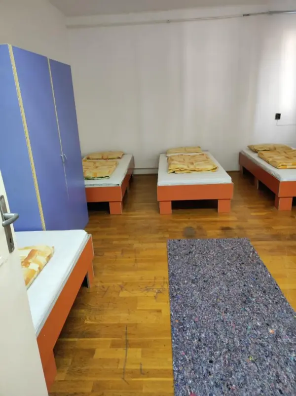 Eladó ipari ingatlan, Oroszlány 24 szoba 1000 m² 210 M Ft