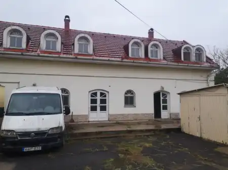eladó iroda családi házban, Orosháza