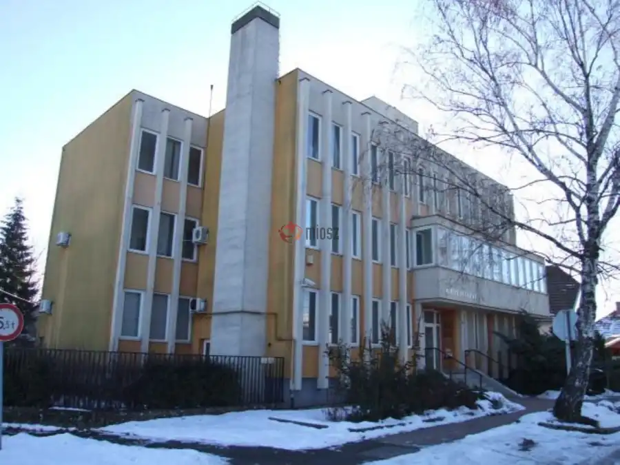 eladó iroda, Gyula