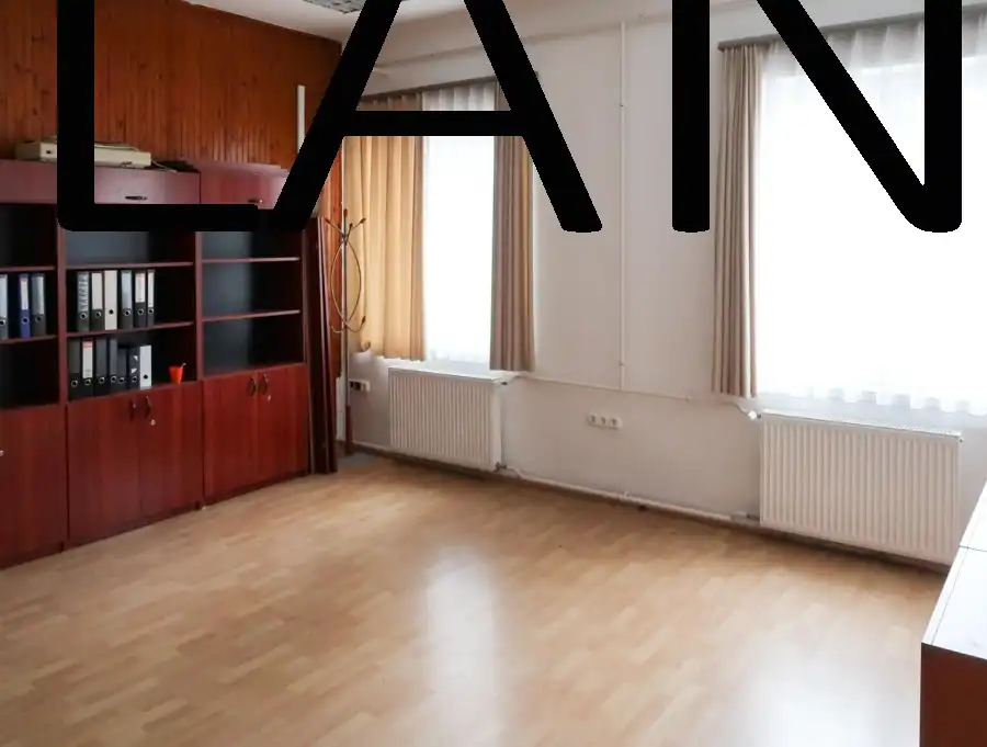 eladó irodaház, Paks