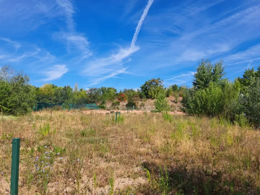 eladó  Kereskedelmi telek, Törökbálint