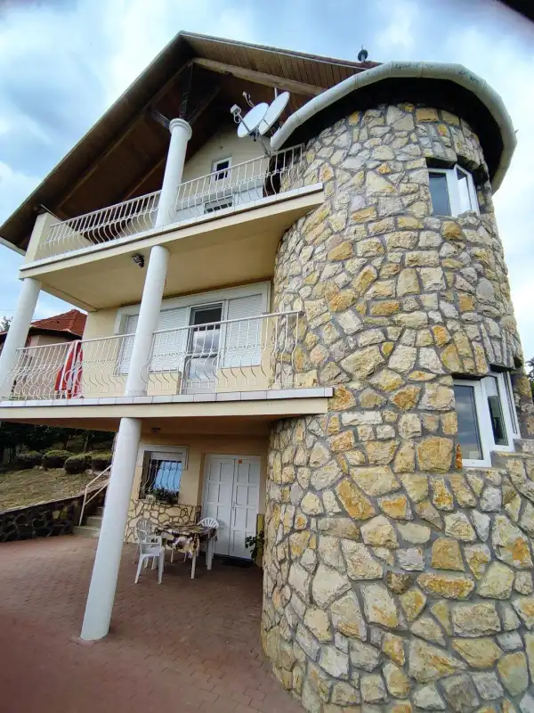 Eladó nyaraló, Bár 3 szoba 114 m² 63.705 M Ft