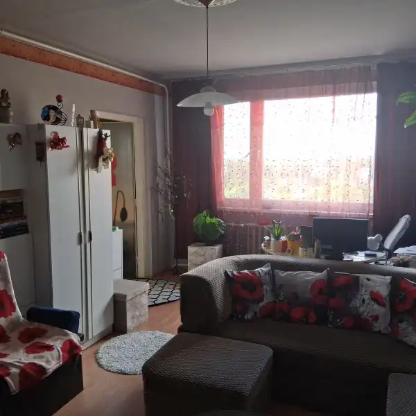 Eladó panellakás, Békéscsaba 2+1 szoba 64 m² 29.9 M Ft