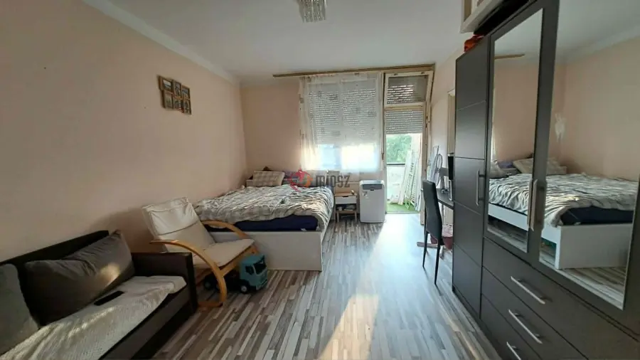 eladó panellakás, Dorog