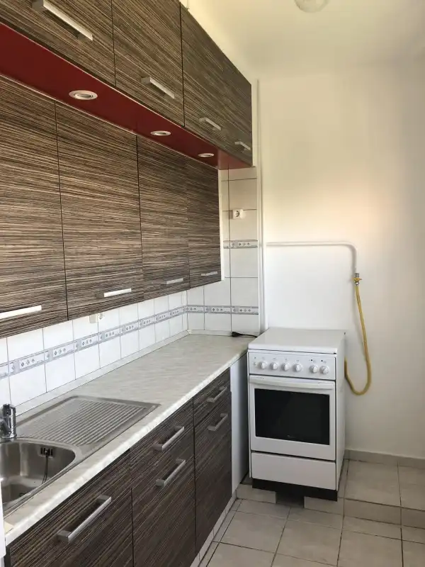 Eladó panellakás, Dunaújváros 2 szoba 52 m² 21 M Ft