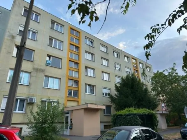 Eladó panellakás, Dunaújváros 2 szoba 53 m² 32.9 M Ft