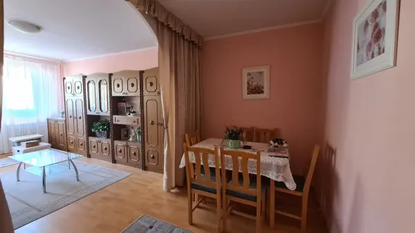 Eladó panellakás, Dunaújváros 2 szoba 53 m² 32.9 M Ft
