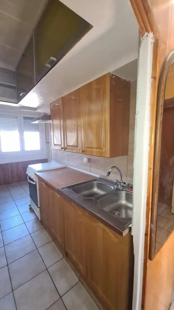 Eladó panellakás, Dunaújváros 1+3 szoba 59 m² 32.9 M Ft