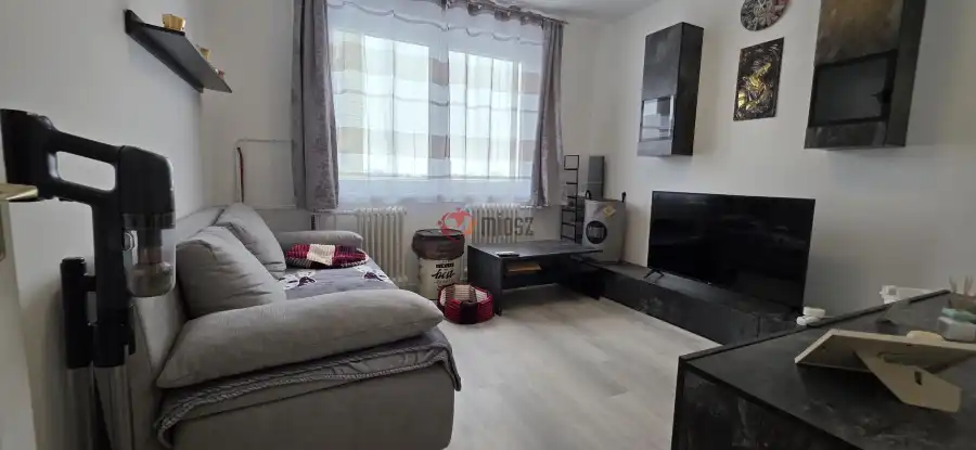 eladó panellakás, Dunaújváros