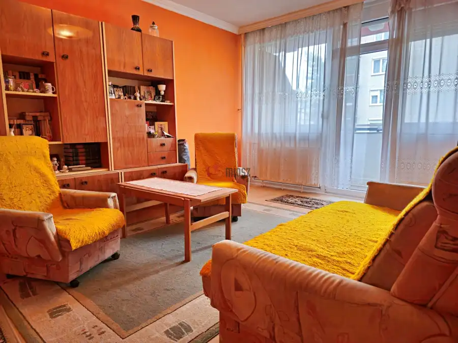 eladó panellakás, Eger