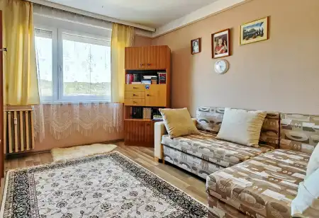 eladó panellakás, Eger