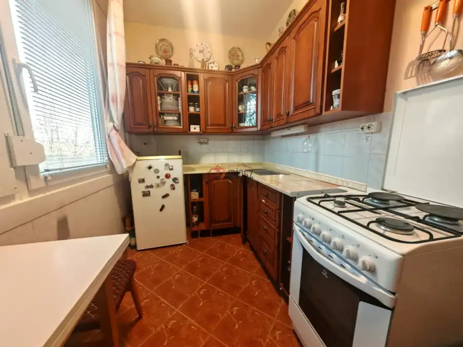 eladó panellakás, Eger