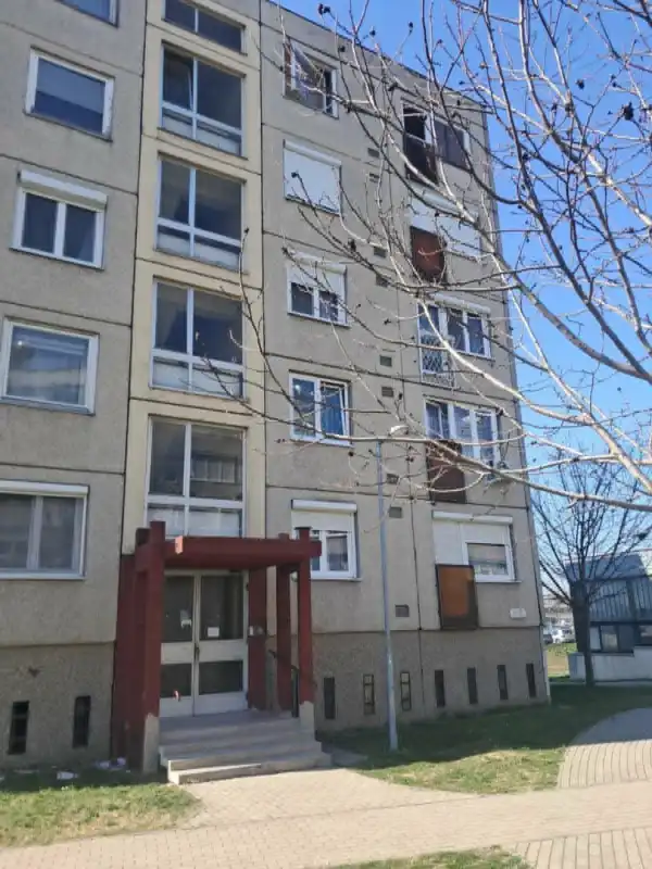 Eladó panellakás, Esztergom 2 szoba 49 m² 39.9 M Ft