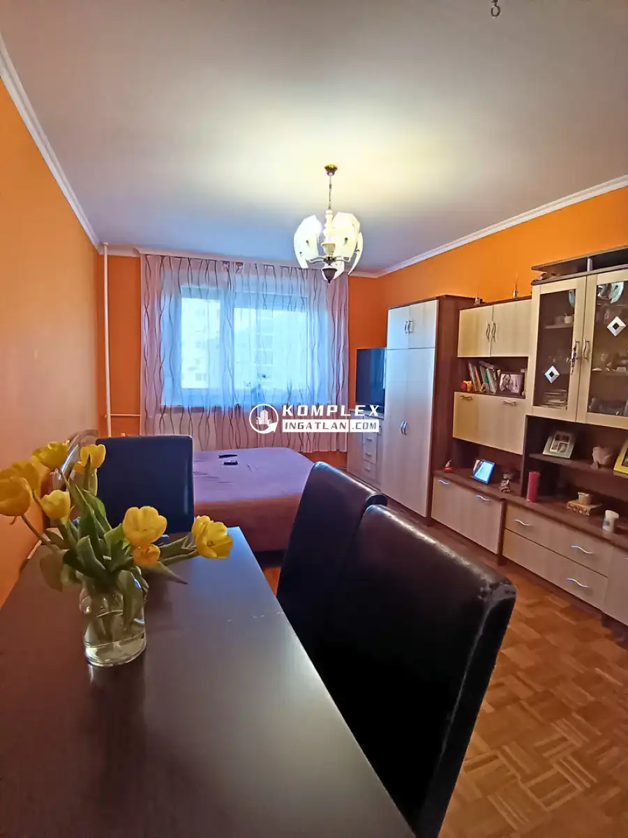 eladó panellakás, Győr