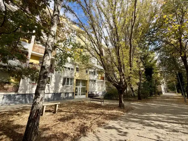 Eladó panellakás, Komárom 3 szoba 56 m² 48.4 M Ft