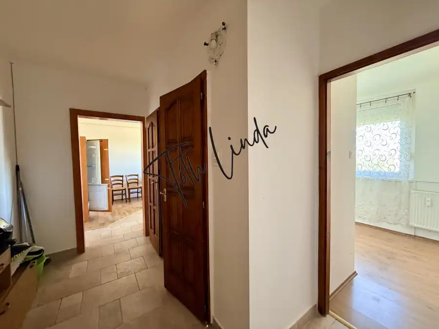 eladó panellakás, Oroszlány