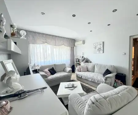 eladó panellakás, Oroszlány