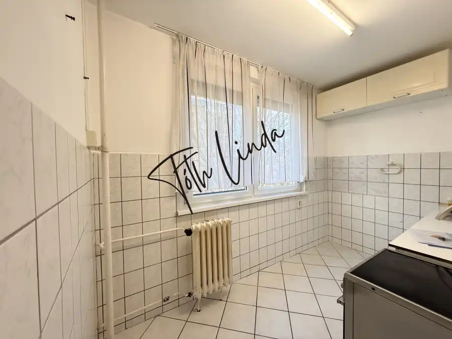 eladó panellakás, Oroszlány