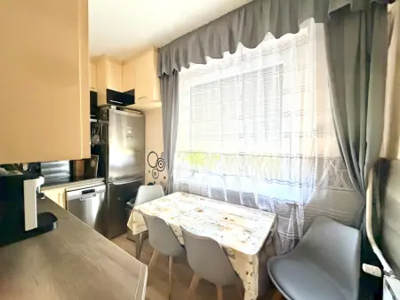 eladó panellakás, Oroszlány