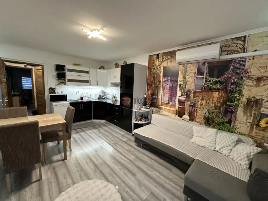 eladó panellakás, Paks