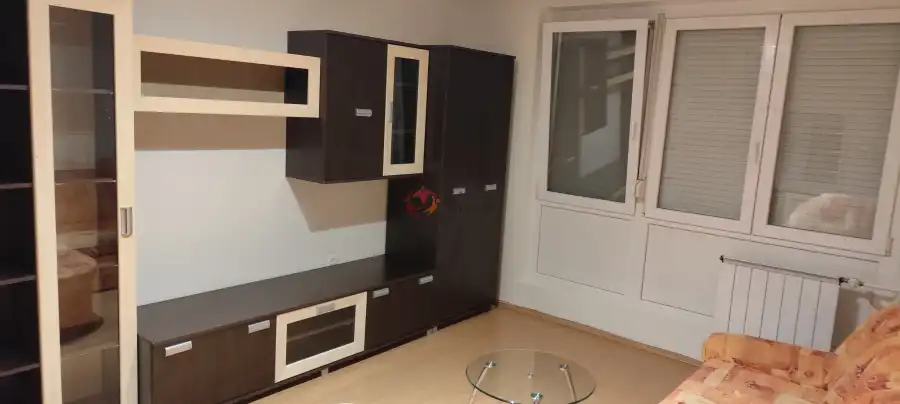 eladó panellakás, Paks